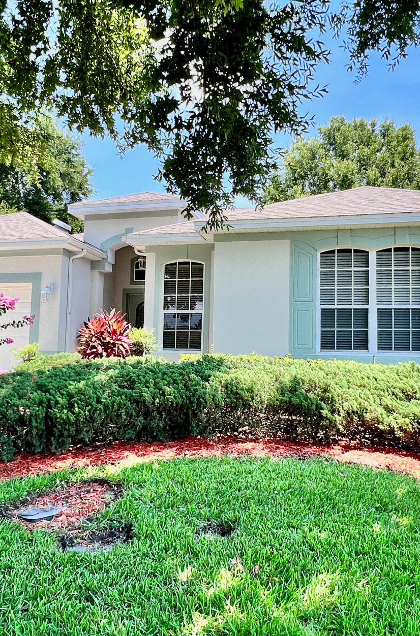 ranch-style home featuring a front yard