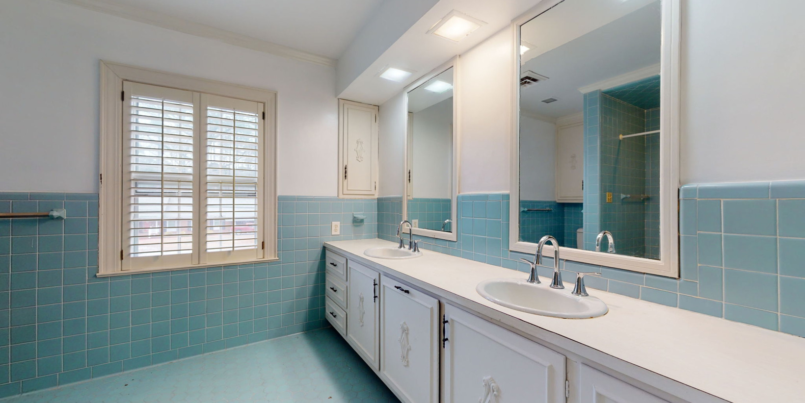 Stately Home in Desirable Lynndale